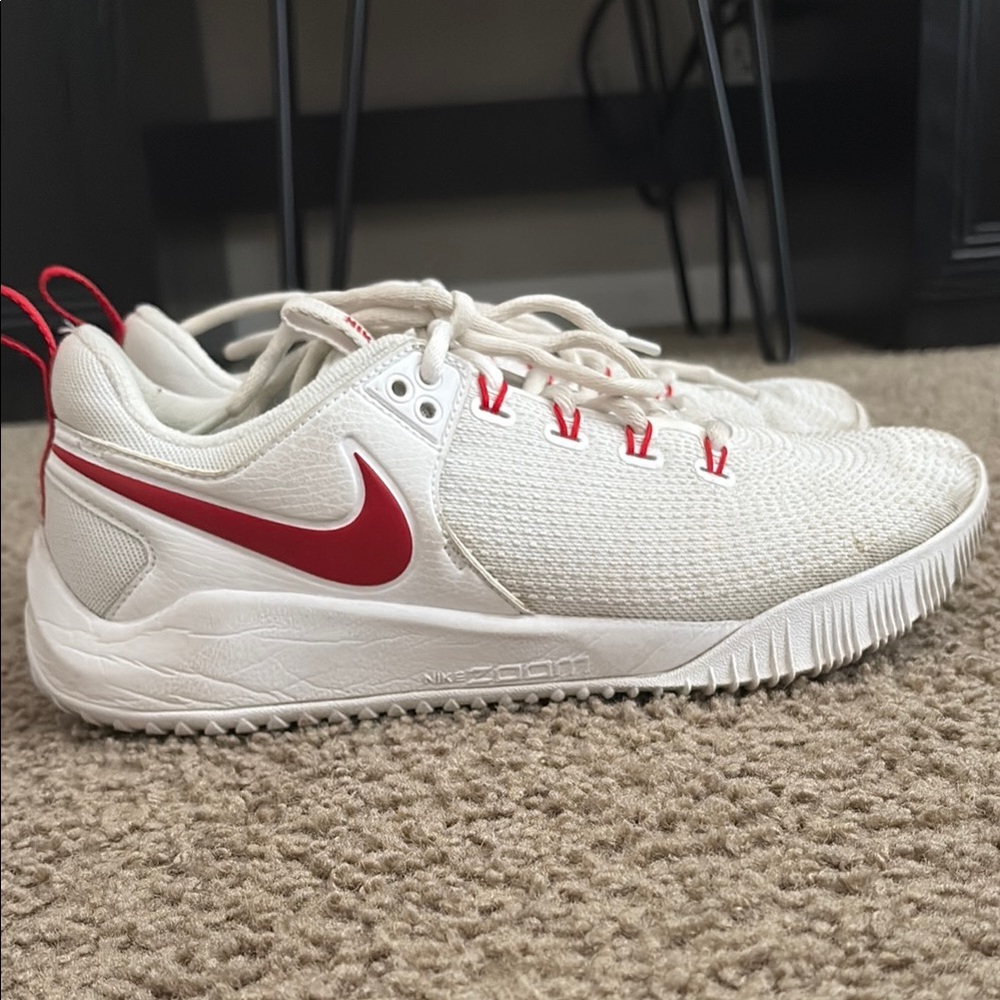 Nike White and Red Classic volleyball shoes - Picture 2 of 5